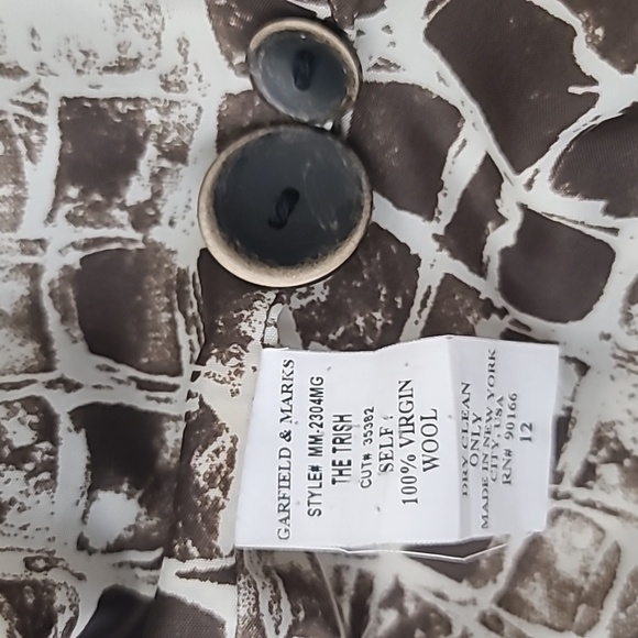 Garfield & Mark's 100% Virgin Wool button front blazer - Picture 10 of 10